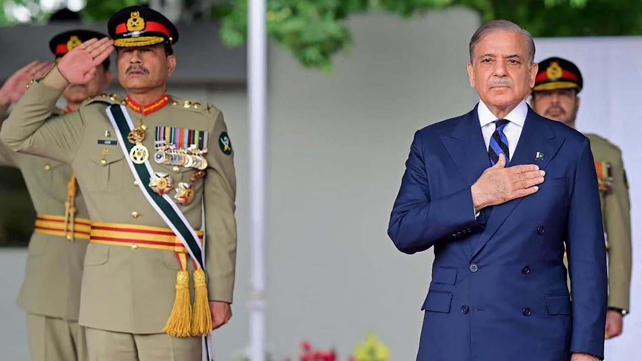 Major Political Crisis in Pakistan! Islamabad Blocked with Shipping Containers as Tensions Escalate